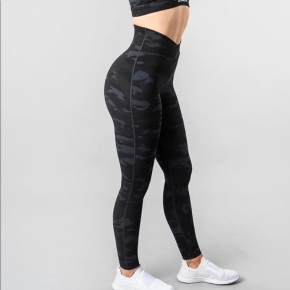 Camo Alphalete Surface Path Legging - Picture 2 of 7